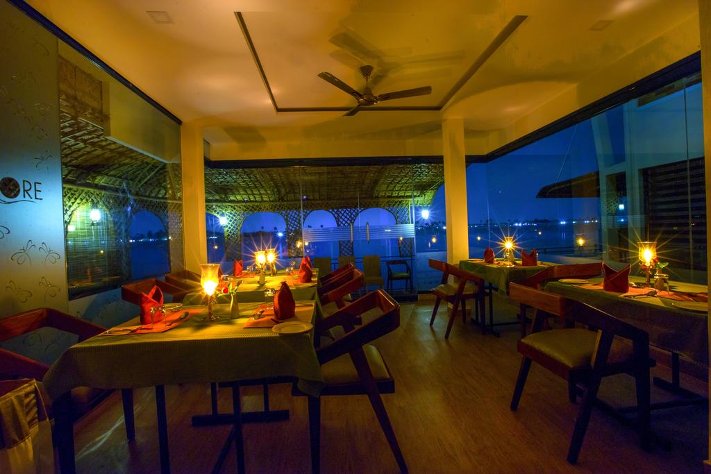 Kadavil Lakeshore Resort Alleppey Restaurant